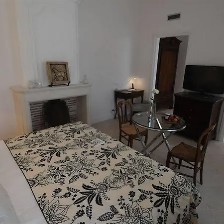 Clarisse Hotel